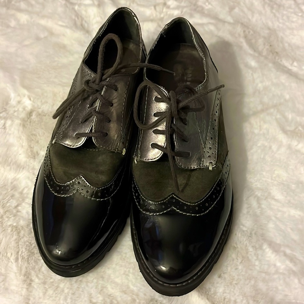 One Step Super Comfortable And Unique Flat - image 1